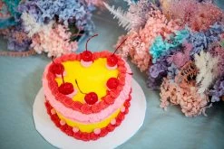 Ohitsperfect Retro Heart Shaped Cake - Yellow Bridal Shower & Hens