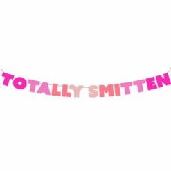 Ohitsperfect Totally Smitten Felt Garland