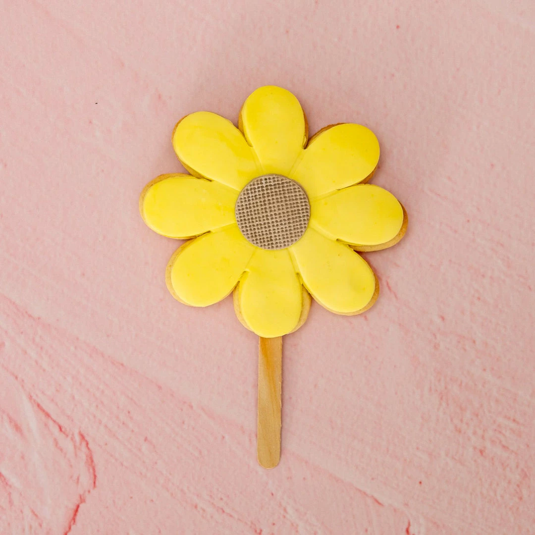 Ohitsperfect Daisy Cookie Pops - Yellow Kids Birthday 3 Ohitsperfect Daisy Cookie Pops - Yellow Kids Birthday